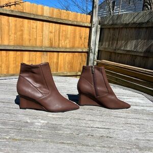 Franco Sarto Women's Temira Side Zip Wedge Bootie Brown Ankle boots size‎ 9